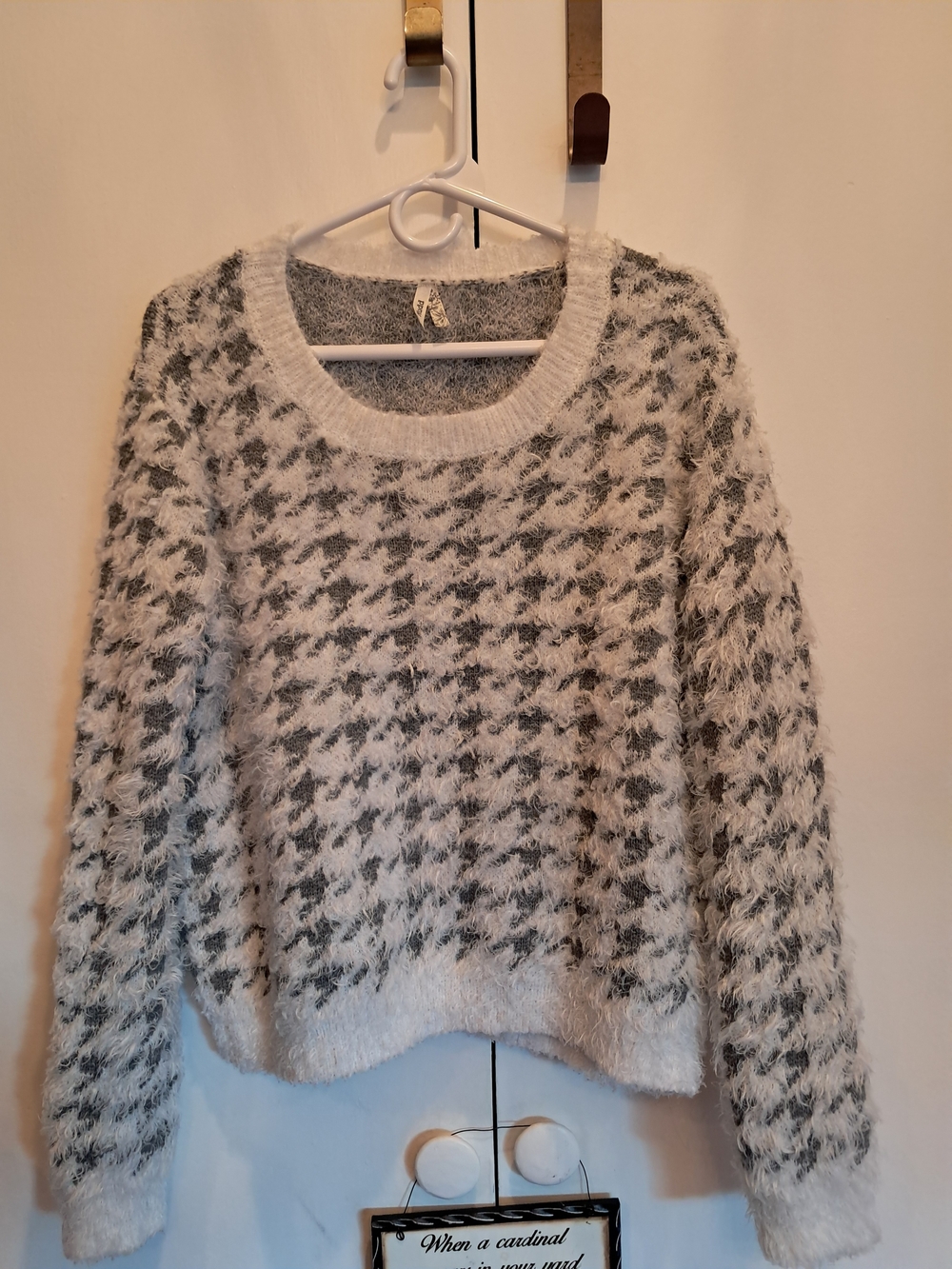 Mudd Fuzzy Houndstooth Crewneck Sweater - White & Gray